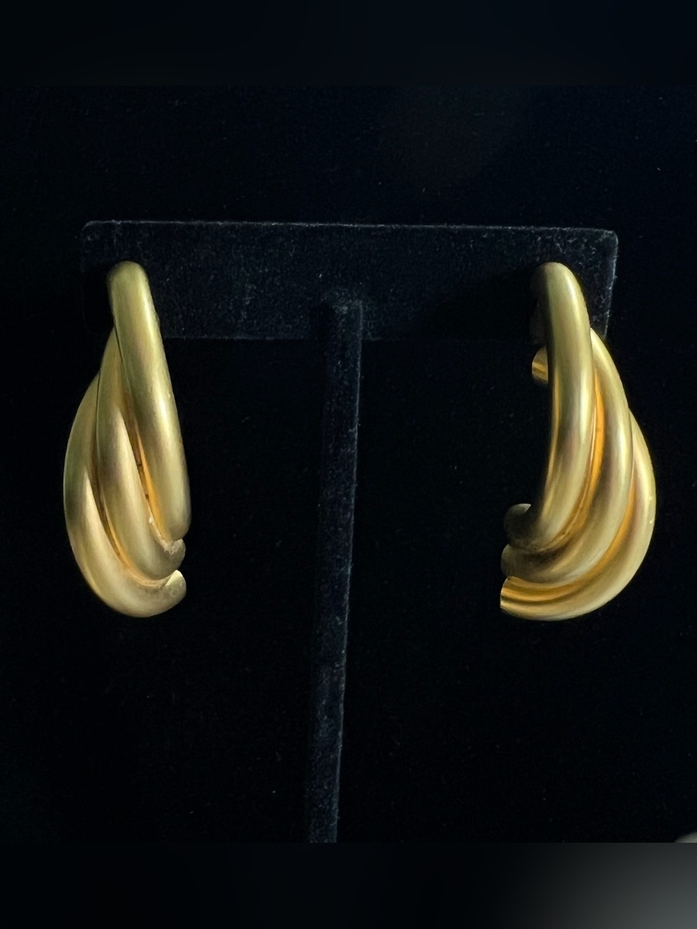 Vintage 1980s Matte Gold Chunky Swirl Ribbon Half Hoop Post Earrings